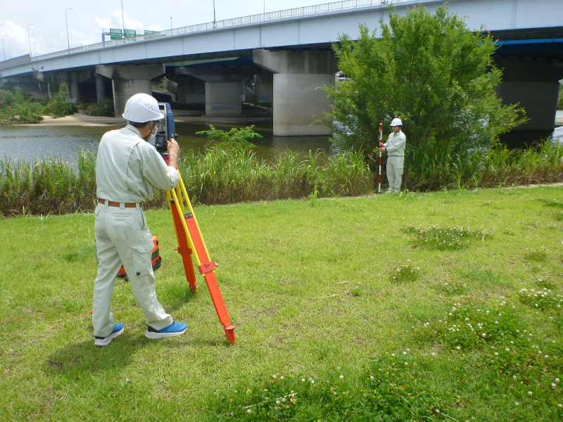 TSによる詳細地形測量